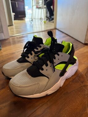 Nike Kid’s Gray and Neon Green Huaraches